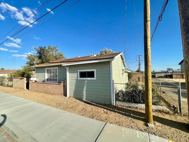 Photo - 2080 Inyo St