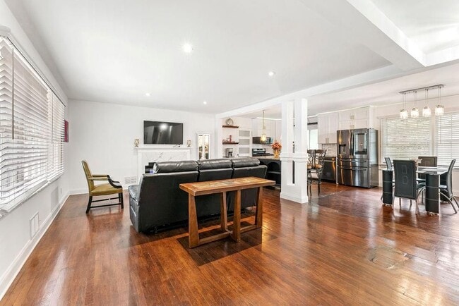 Photo - 1131 Custer Ave SE