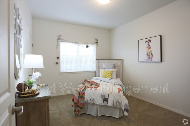 Photo - 2300 Main St
