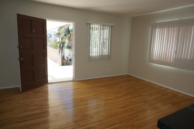 Living room - 834 10th St Apartments Unit 10