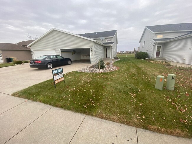 Building Photo - 3 Bedroom, 2 Bathroom Home in West Fargo -...
