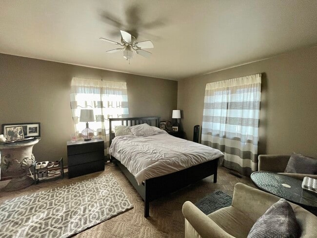 Photo - 76 W Washington St