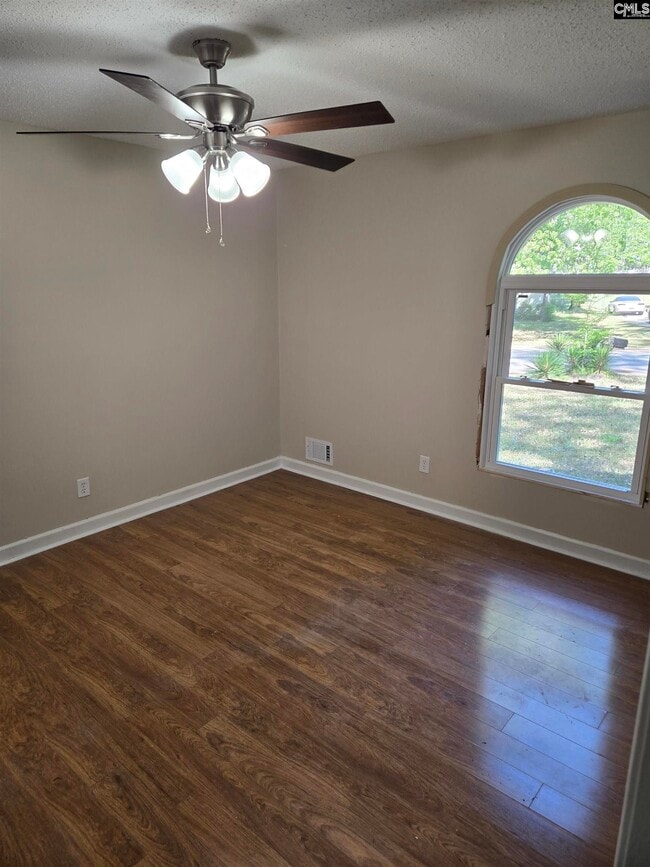 Photo - 42 Raintree Ct