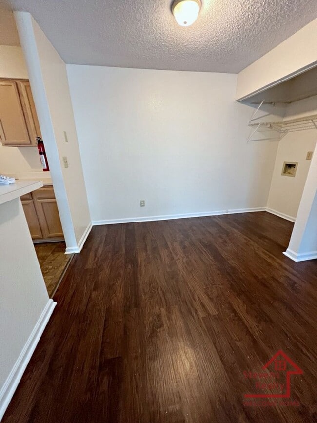 Photo - 430 Oriole Dr