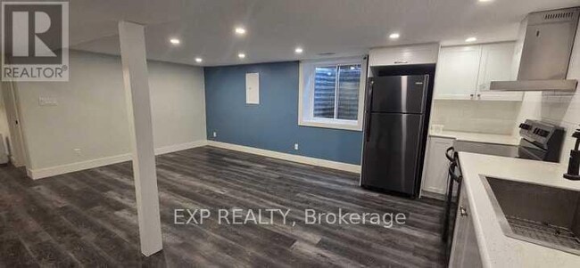 Photo - 96 Geneva Crescent Unité B