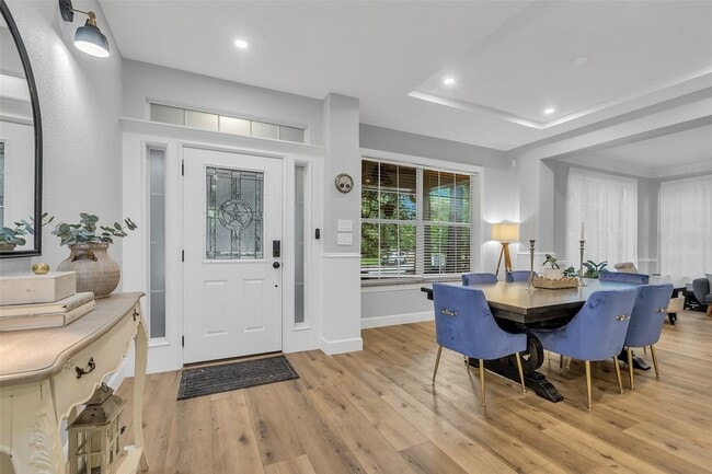 Photo - 211 Maple Path Pl