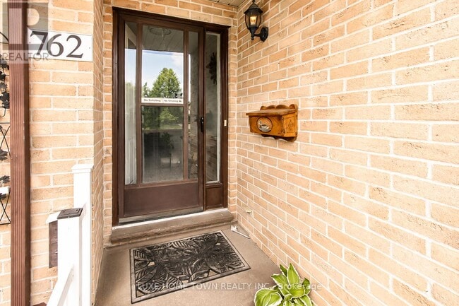 Photo - 762 Railton Ave