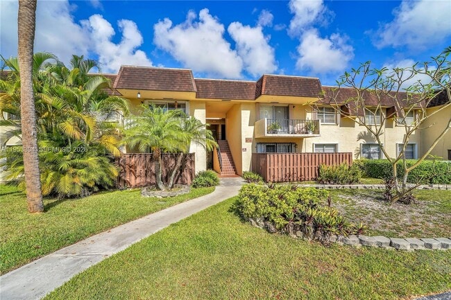 Building Photo - 13720 SW 90th Ave Unit 8