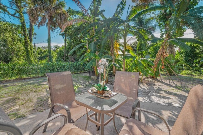 Building Photo - 2612 SE Clayton St Unit Furnished Stuart Oasis
