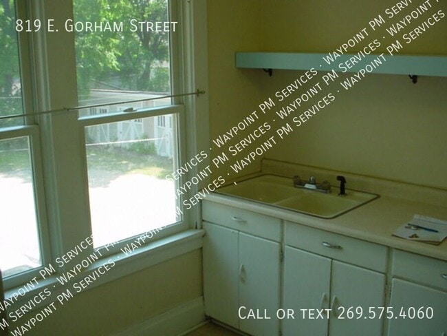 Photo - 819 E Gorham St