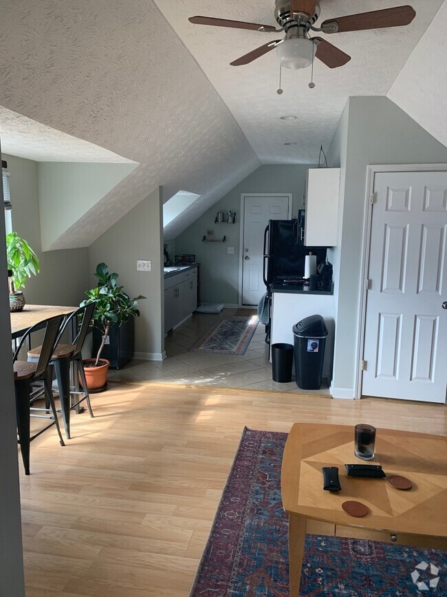 Building Photo - 2166 W 34th Pl Unit Upstairs Rental