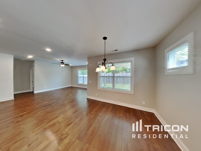 Photo - 302 Spring St