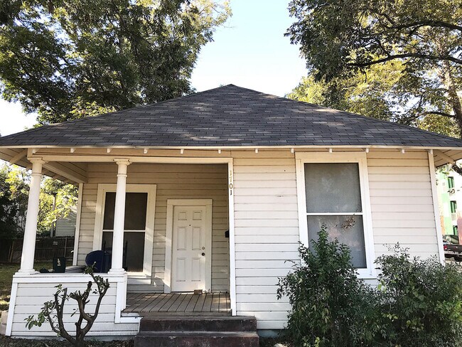 Charming 3/1 House Walking Distance to Cam... - Charming 3/1 House Walking Distance to Cam...