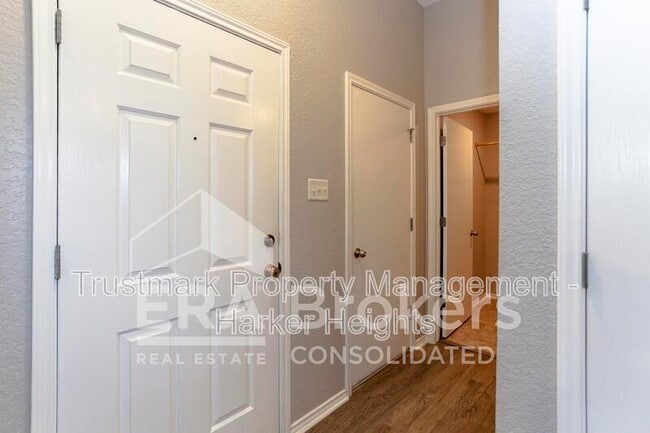 Photo - 1614 Twisted Oak Dr