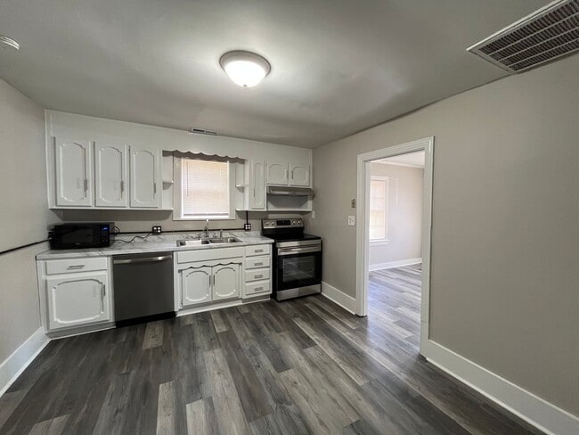 Photo - Charming 2 Bedroom / 1 Bath Home in Joelto...