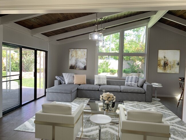 Photo - 18919 Liggett St