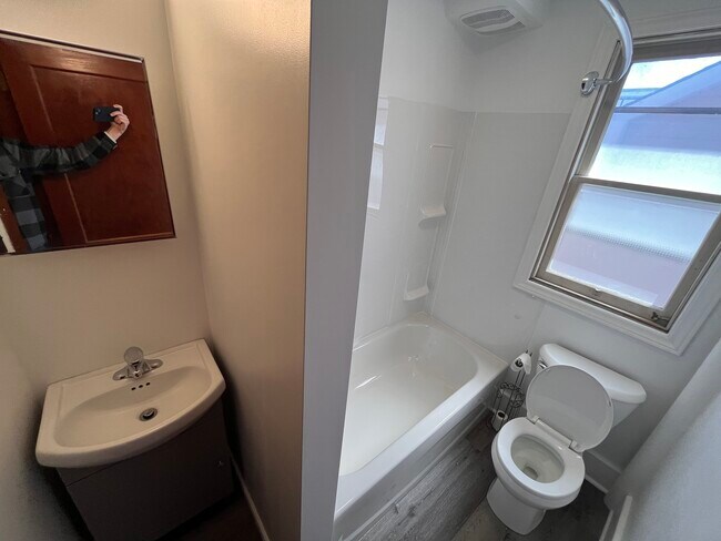 Photo - 219 Colborne St