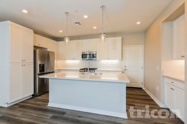 Photo - 28071 Rosetta St