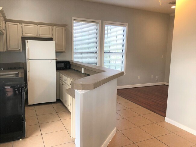 Photo - 543 W 27th St Unit E