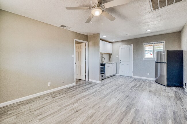 8709 Lawson St Unidad 4
