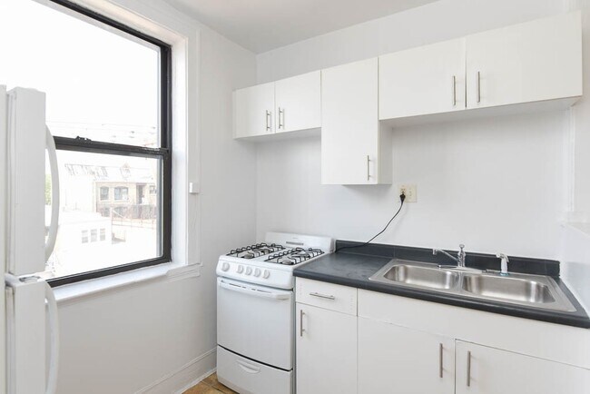 2334.5 N Spaulding Ave Unit B4