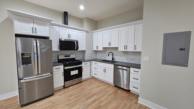 Photo - 4437 N Broadway St