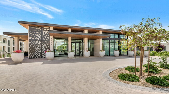 Building Photo - 6587 N Palmeraie Blvd Unit 2007