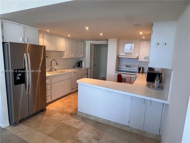 Photo - 200 Ocean Ln Dr Unit 200 Ocean Lane Dr 909