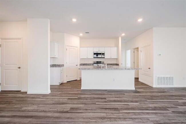 Photo - 391 Wren Ln