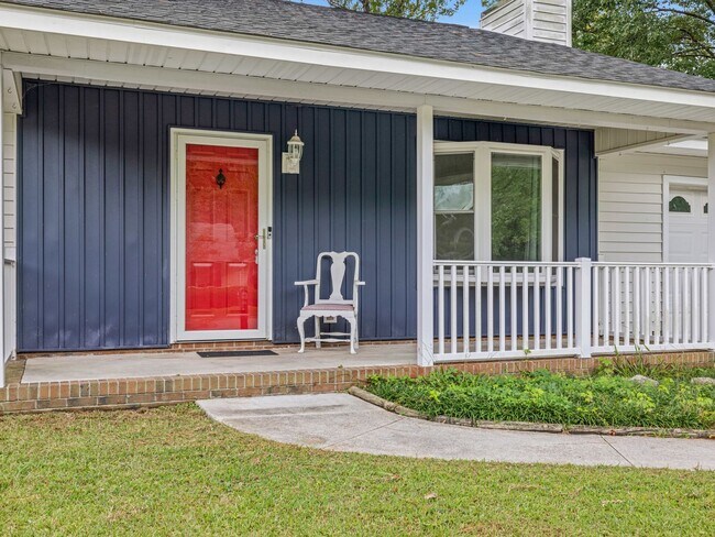 Photo - Charming 3 Bedroom Home!