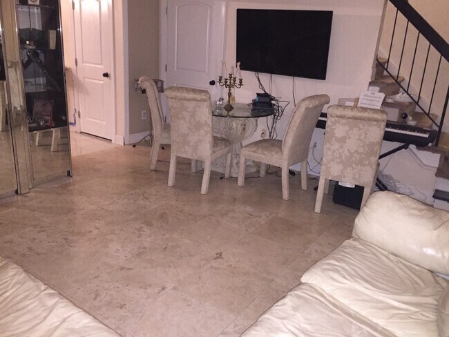 704 Sandra Pl