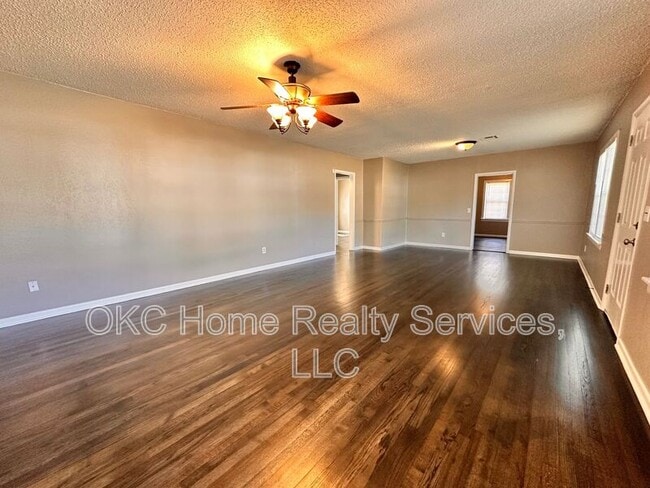 Photo - 234 W Thatcher St