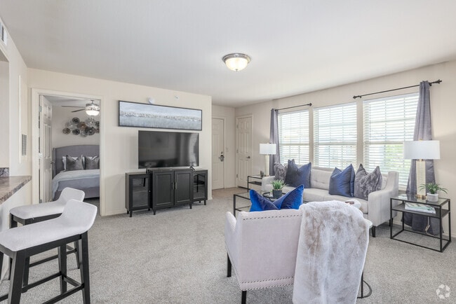 2BR, 2BA - 1050SF - Living Room
