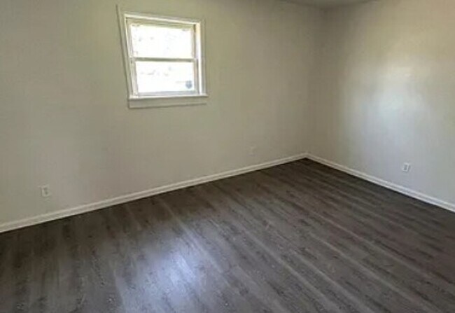 811 St Monica Dr