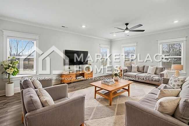 Photo - 556 Kingwood Ln