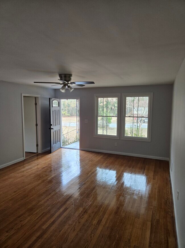 Photo - 365 W Pine St