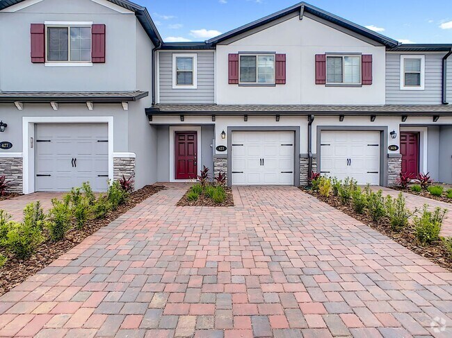 Building Photo - Stylish 3-Bedroom Townhome in Gated Sanfor...