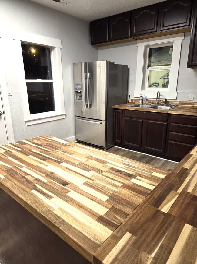 Building Photo - 324 S 26th St