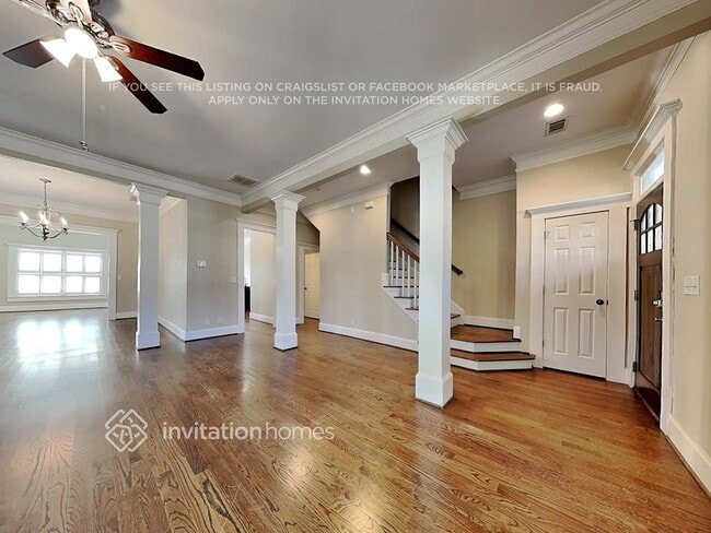 Photo - 2350 Bouldercliff Way SE