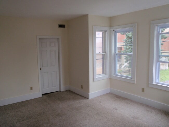 Living room - 98 Snow St Apartments Unit 98