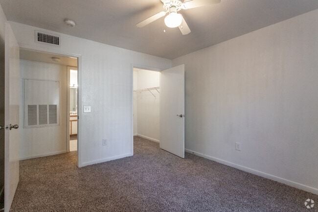 2 BR, 2 BA - 1,077 SF