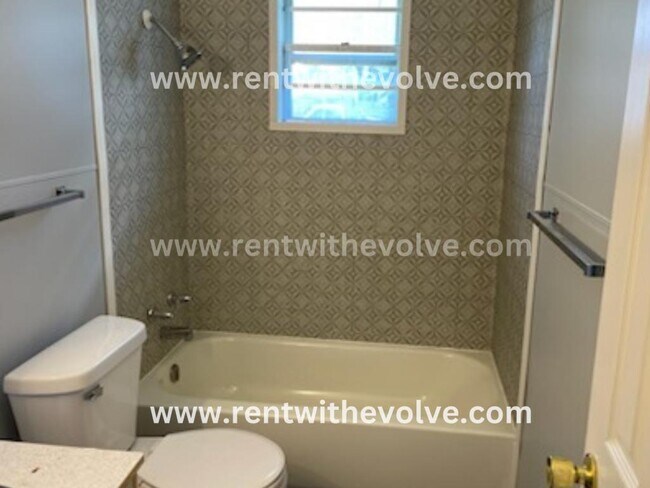 Photo - 225 S Angle St