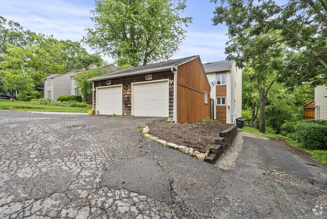 Building Photo - 1077 Armstrong Mill Rd Rental