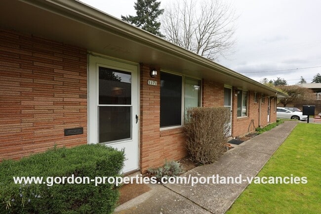 Building Photo - NE 65th Ave - North Tabor single level 1 b... Unit 1171 Rental