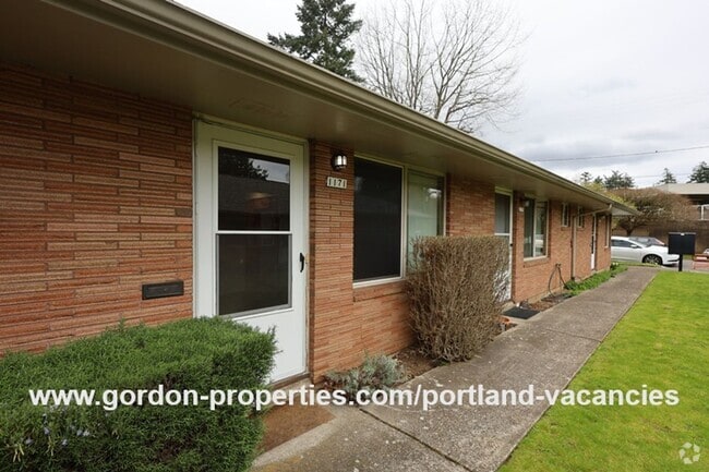 Building Photo - NE 65th Ave - 1 bedroom apartment with new... Unit 1171