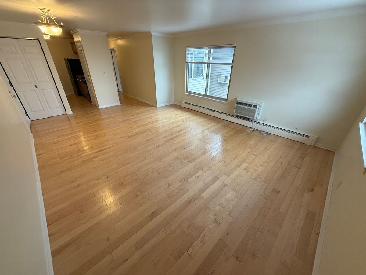 Photo - 2018 N Oakland Ave