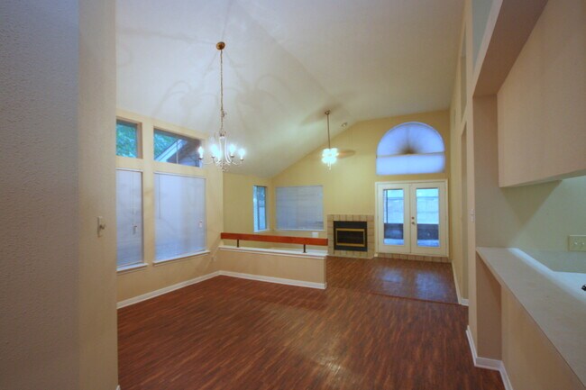 Photo - 15863 Meadow Village Dr