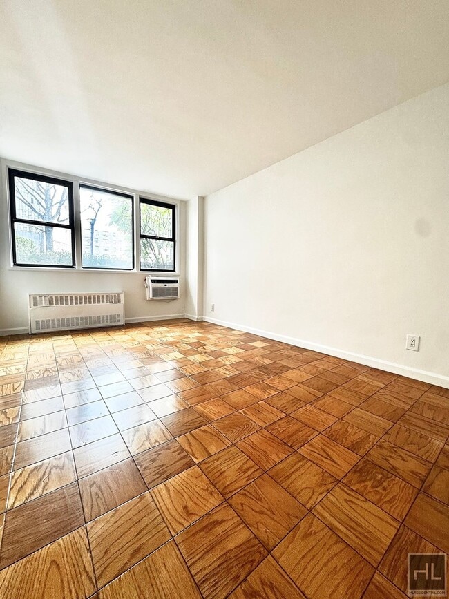 Building Photo - EAST 36 STREET Unit LOBHO