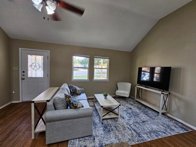 Building Photo - 7002 Oak Meadow Cir Rental