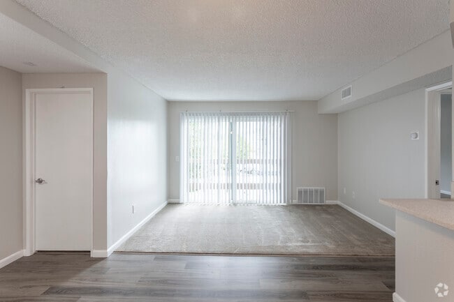 2HAB, 2BA - 999 ft²